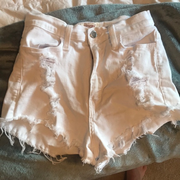 Best pair of high waisted white shorts! - Picture 5 of 7